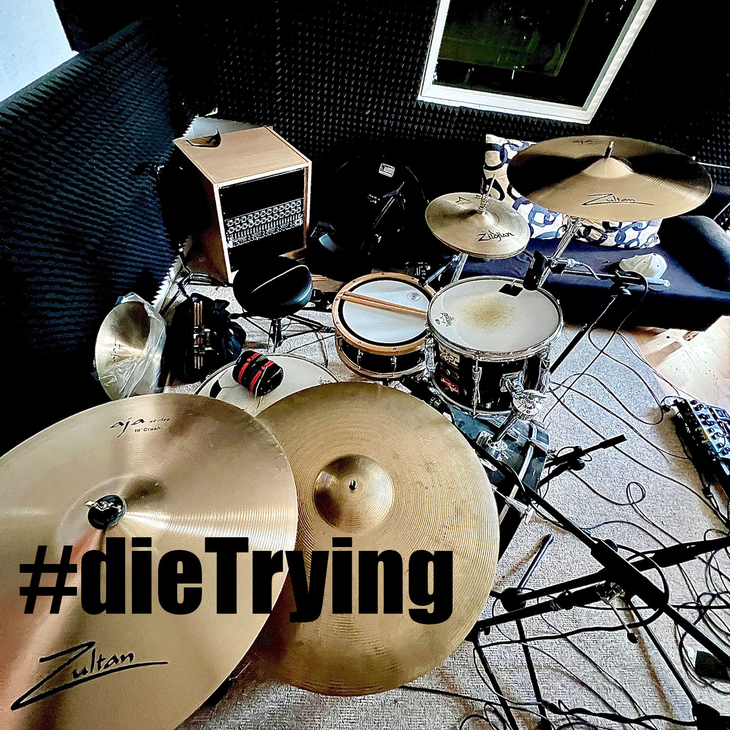 Mehr über den Artikel erfahren Mehr als nur ein Tropfen! ‚DIE TRYING‘ Drum recording